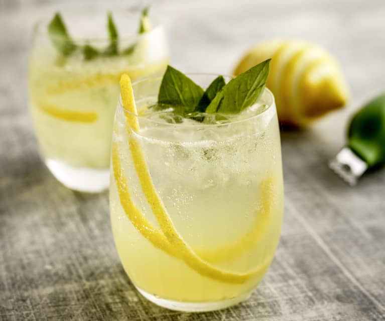 Gin Elderflower Fizz